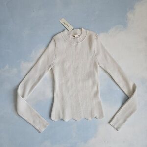 Chic White Scalloped Long Sleeve Top